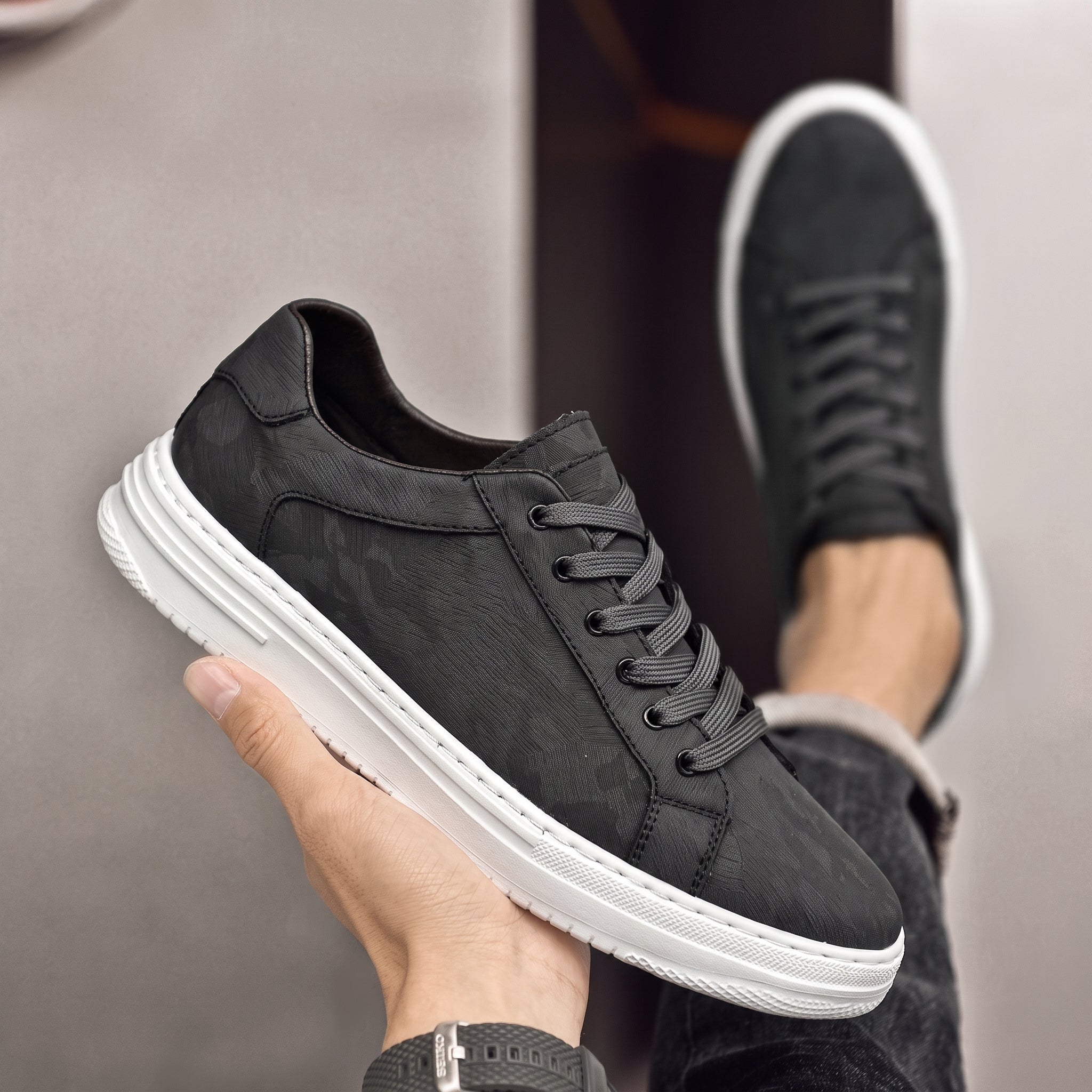 Charlie - Men's Low-Top Lace-Up Trainers with Textured Panel - Sneakers - Black - Davies & Cooper
