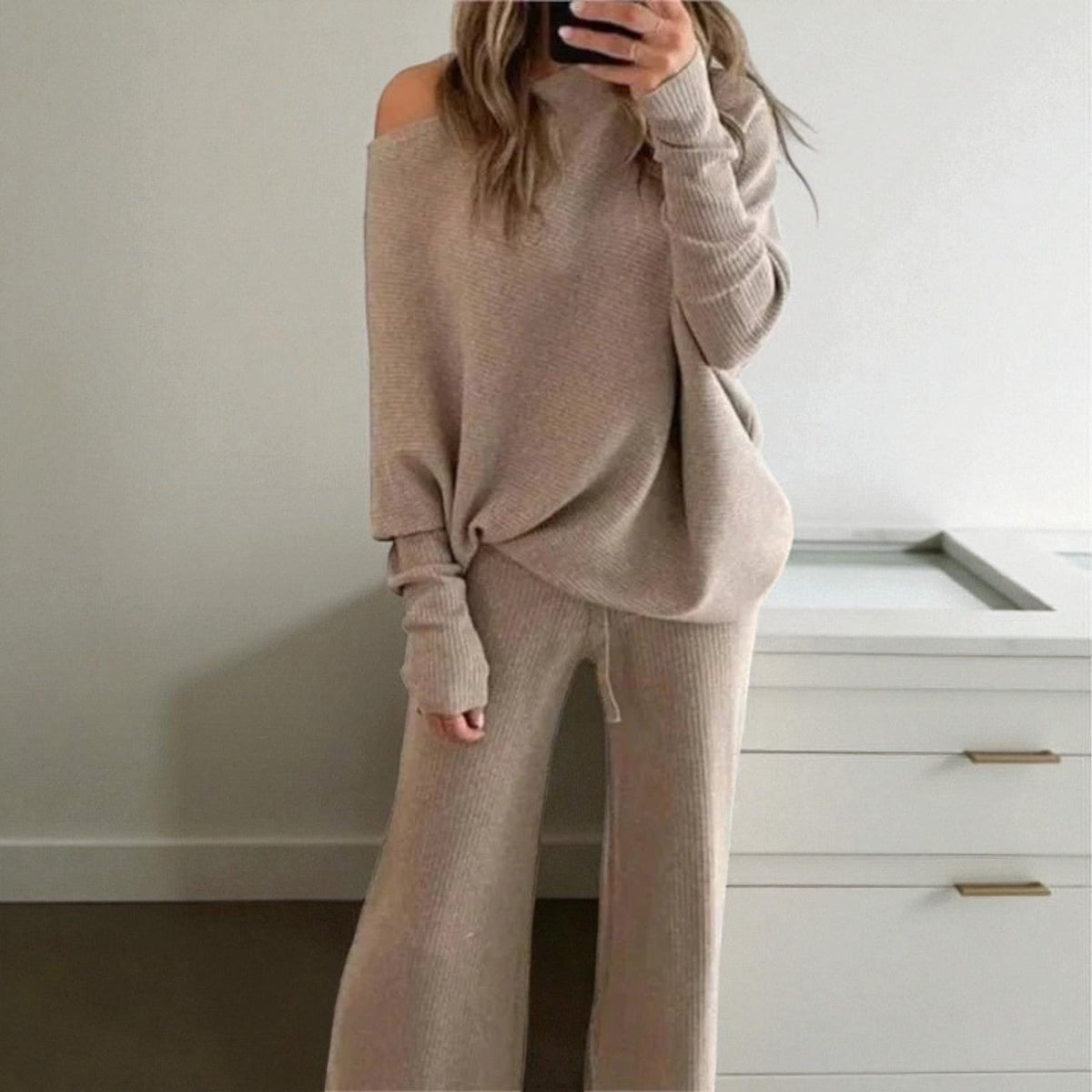 Harper - Two-Piece Lounge Set in Relaxed Fit - Outfit Sets - Khaki - Davies & Cooper