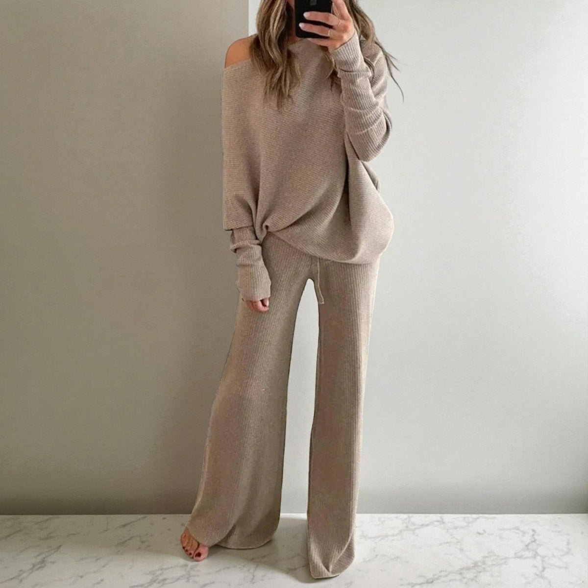 Harper - Two-Piece Lounge Set in Relaxed Fit - Outfit Sets - Khaki - Davies & Cooper