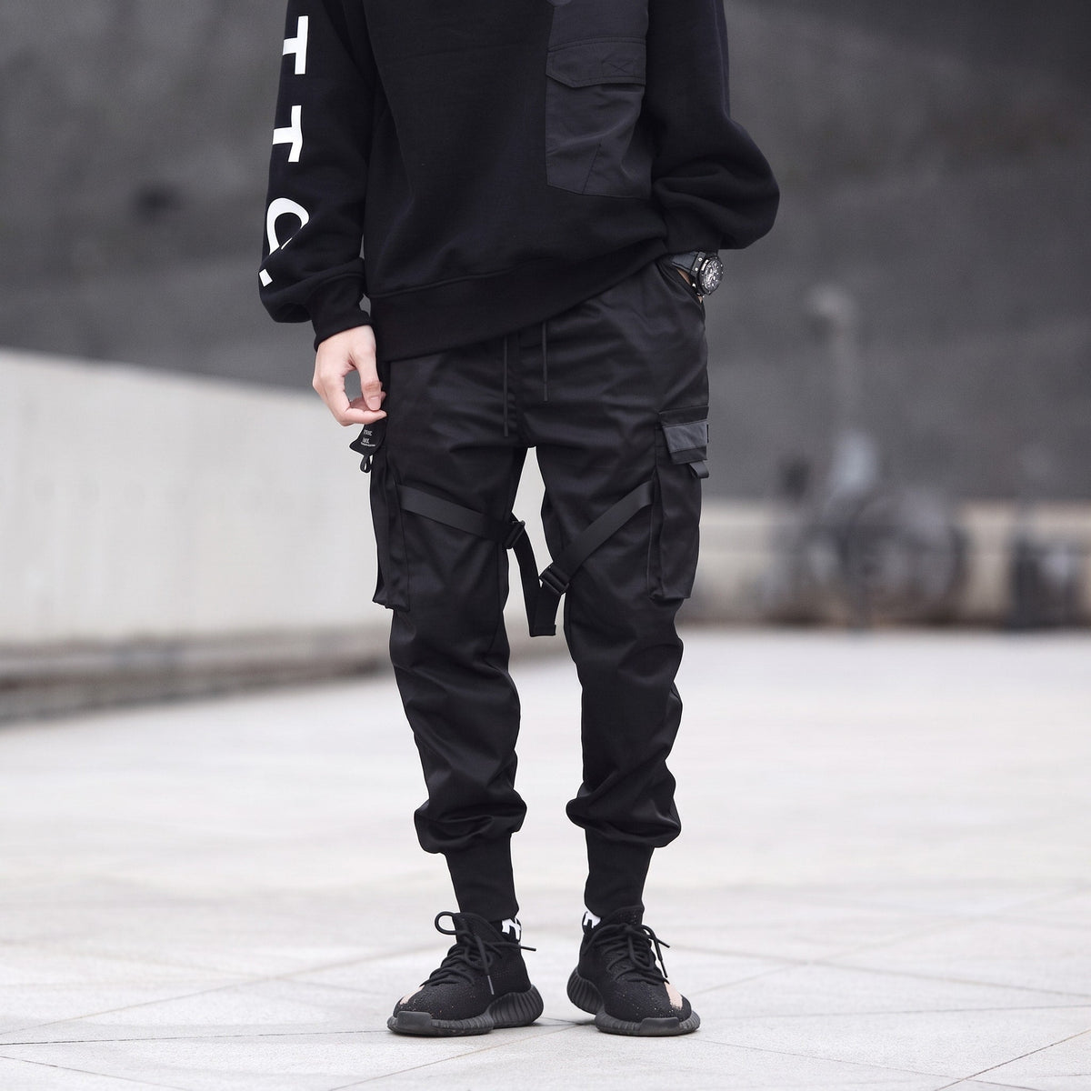 Jack - Men's Tactical Cargo Joggers with Multiple Pockets and Buckle Straps - Joggers - Black - Davies & Cooper