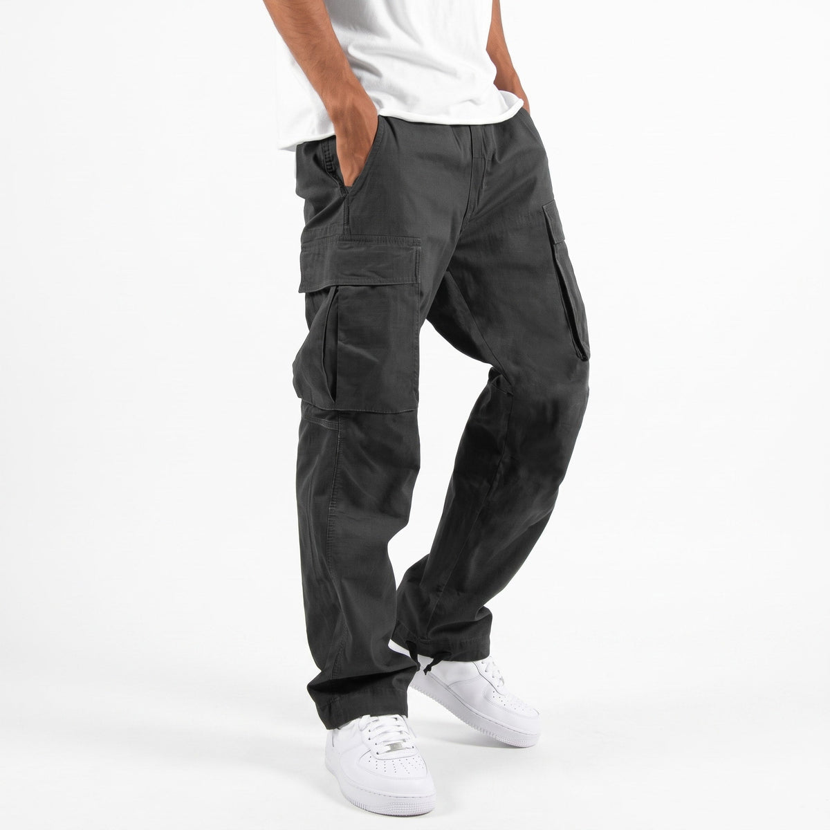 Jacob - Men's Relaxed Fit Cargo Trousers with Flap Pockets and Elastic Waist - Cargo Pants - Black - Davies & Cooper