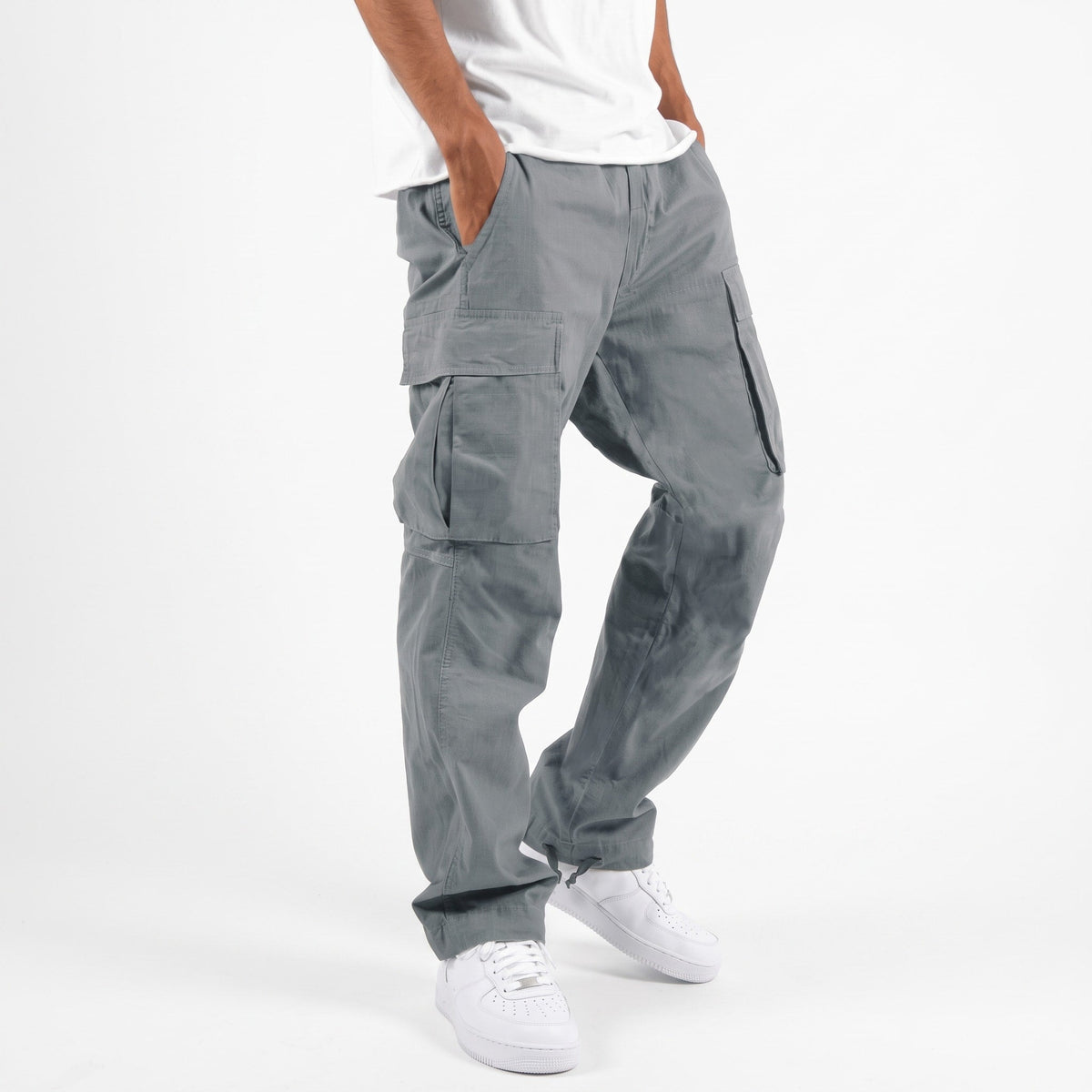 Jacob - Men's Relaxed Fit Cargo Trousers with Flap Pockets and Elastic Waist - Cargo Pants - Light Grey - Davies & Cooper