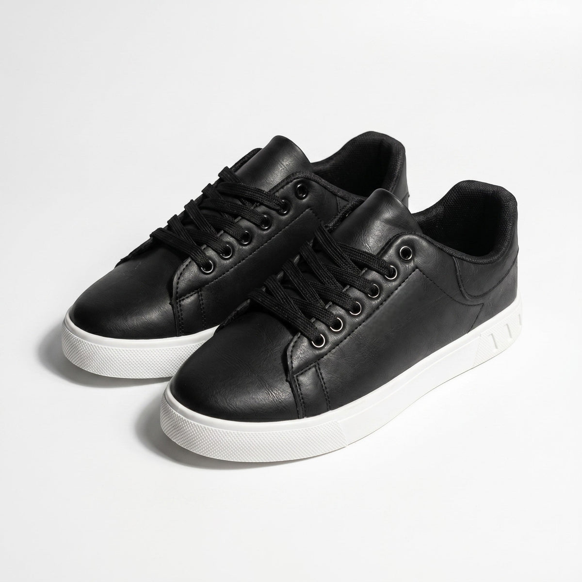 Jonas – Minimalist Casual Low-Top Trainers - Shoes - Black - Davies & Cooper