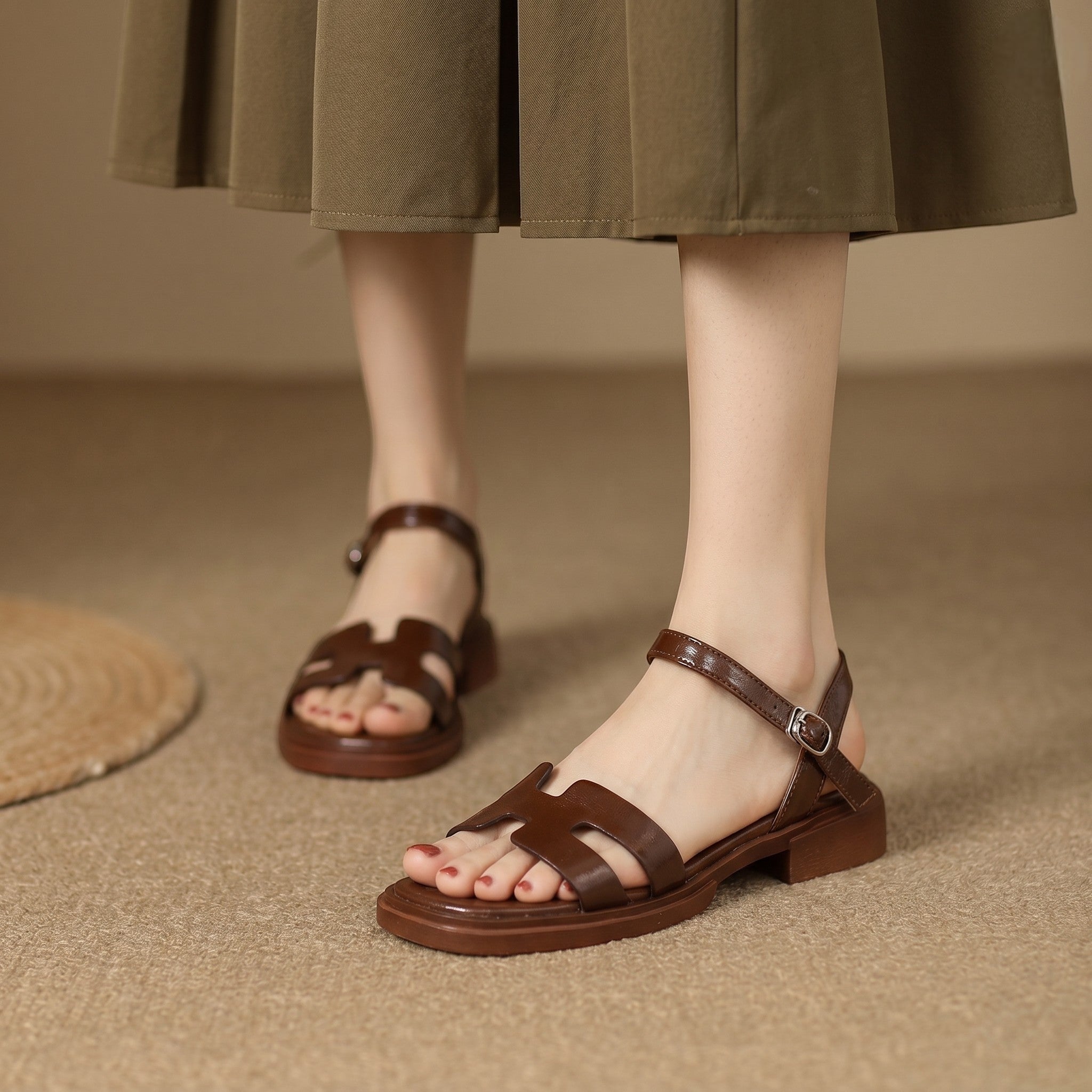 Nina - Women's Open Toe Flat Strap Sandals - Sandal - Brown - Davies & Cooper