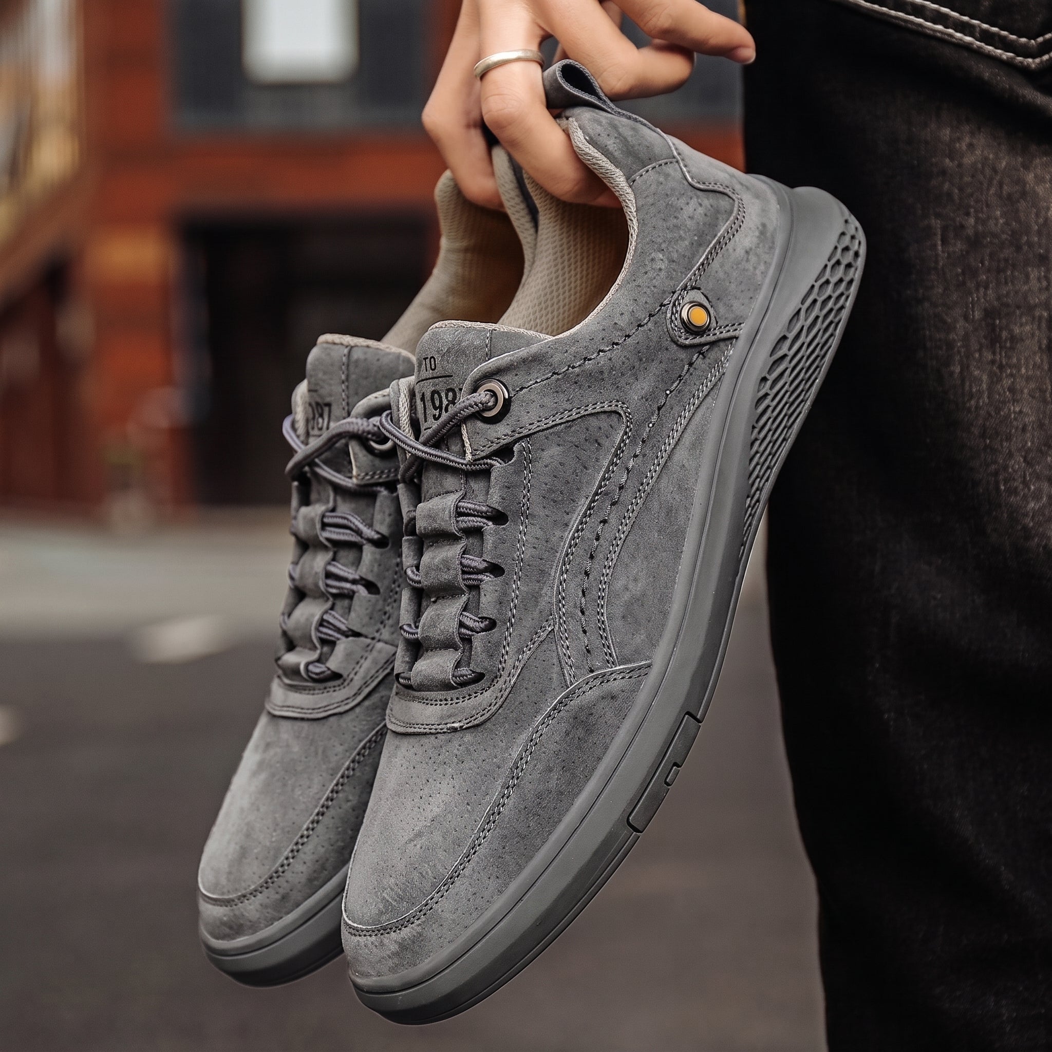 Oliver - Men's Low-Top Lace-Up Trainers with Stitched Panels - Sneakers - Grey - Davies & Cooper
