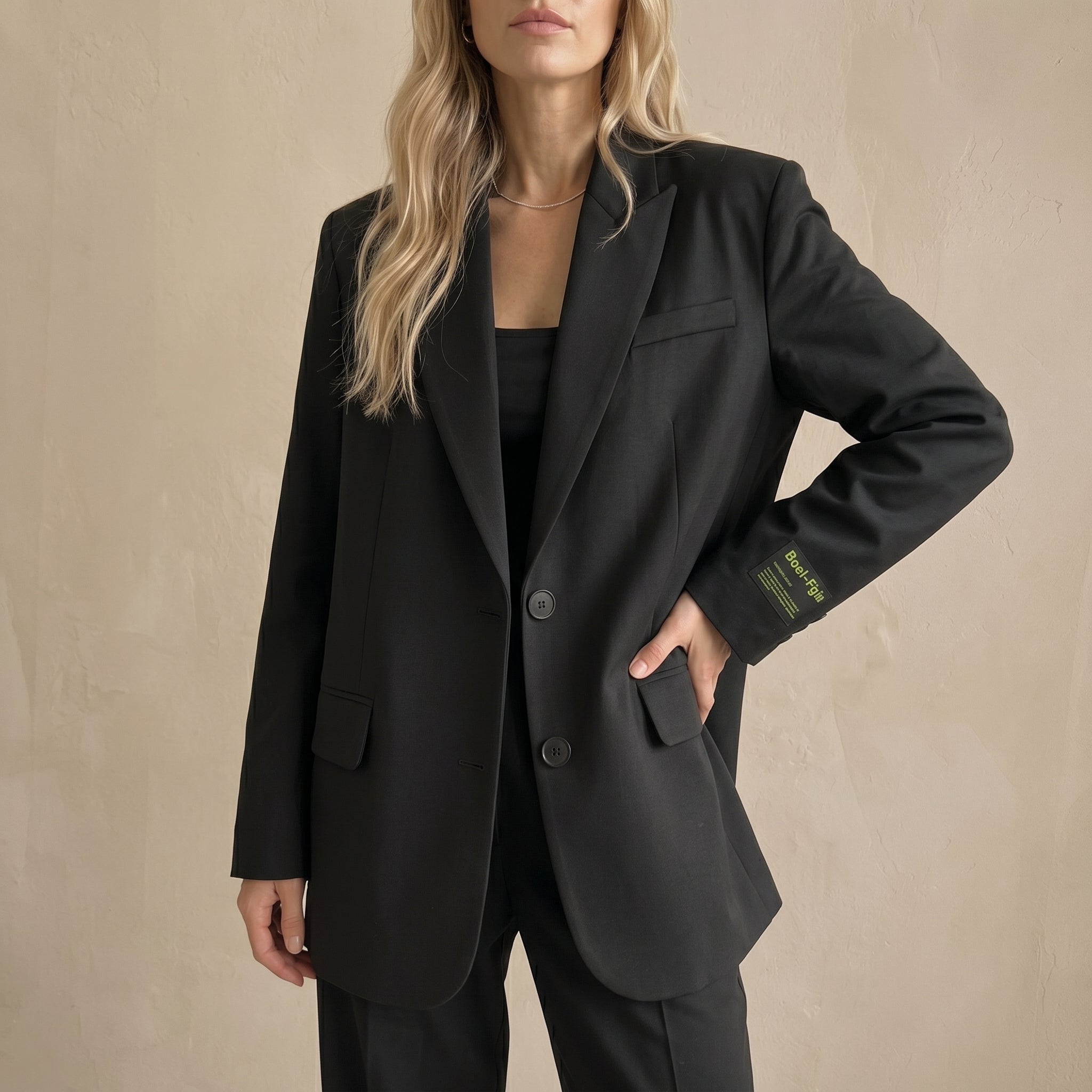 Sarah - Women's Oversized Single-Breasted Blazer with Notched Lapel - Blazers - Black - Davies & Cooper