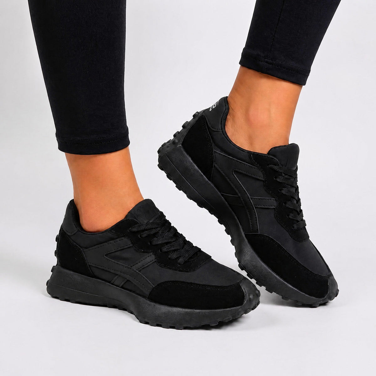 Sophie - Women's Lace-Up Trainers with Cushioned Sole and Contrast Panel - Sneakers - Black - Davies & Cooper