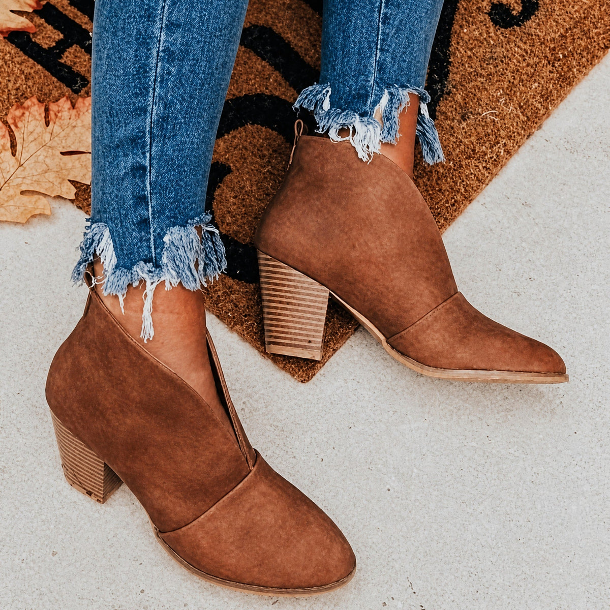 Sophie - Women's V-Cut Ankle Boots with Block Heel - Boots - Brown - Davies & Cooper