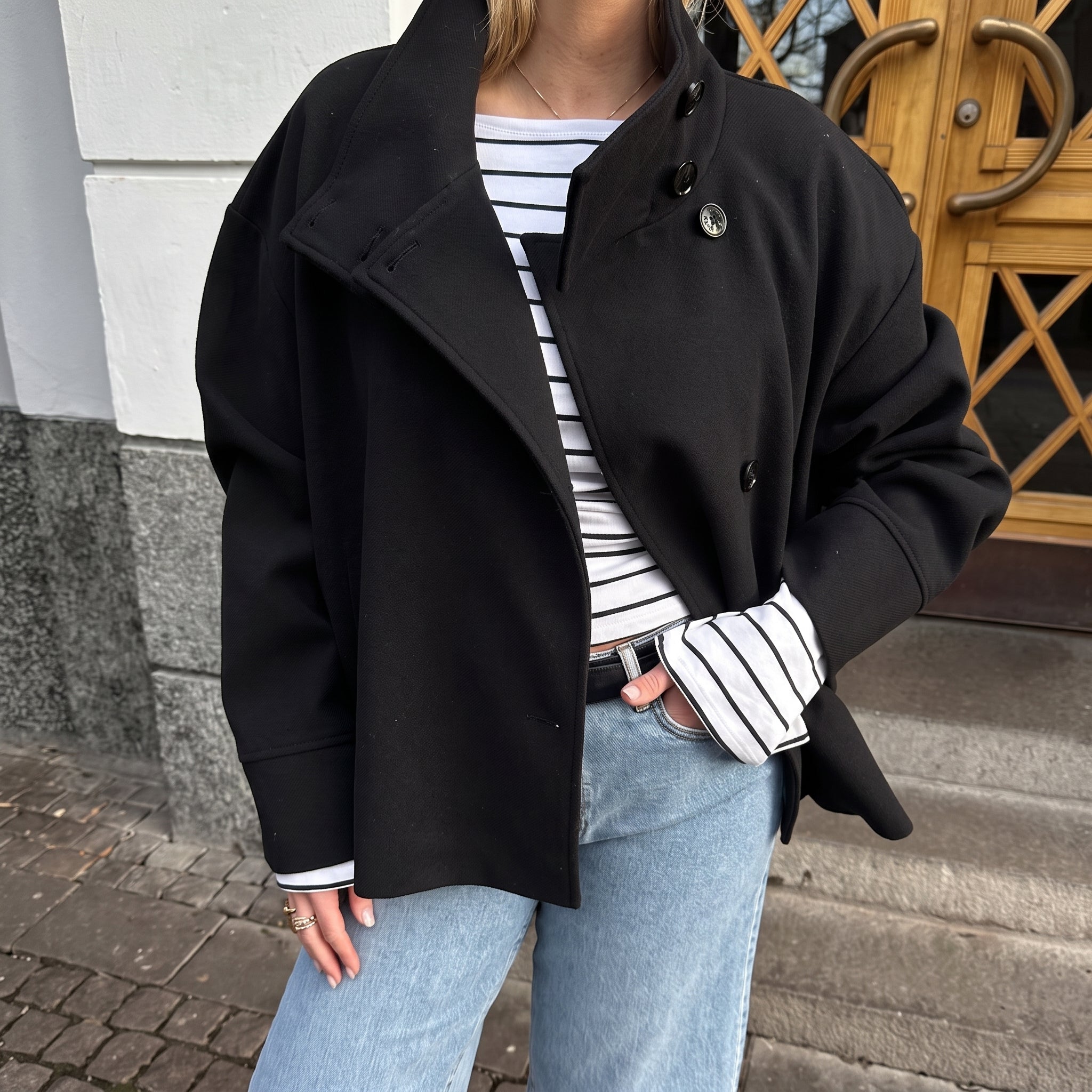Elise - Women's Double-Breasted Cropped Jacket with Stand Collar