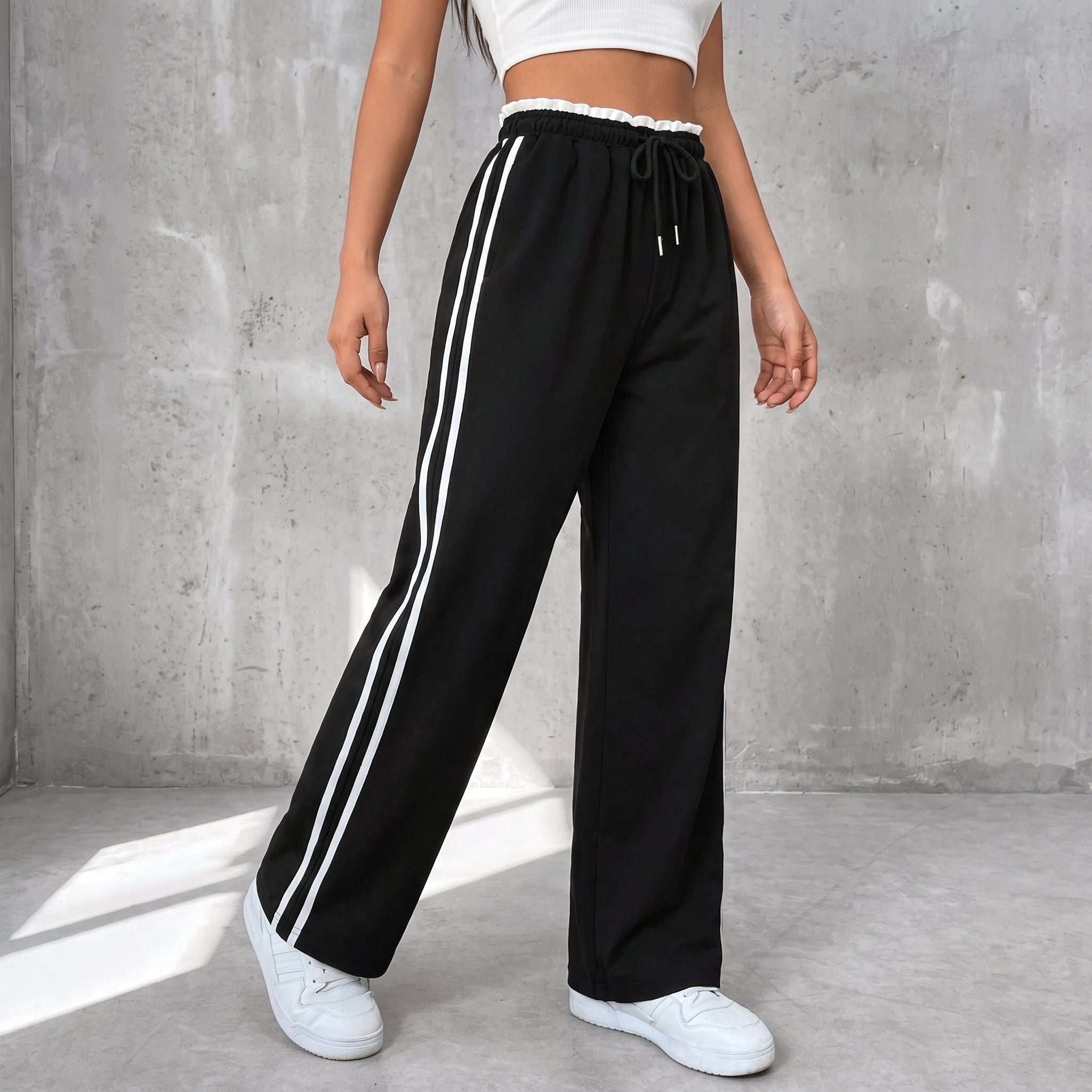 Beatrice - Women's High-Waisted Wide-Leg Joggers - Joggers - Black - Davies & Cooper