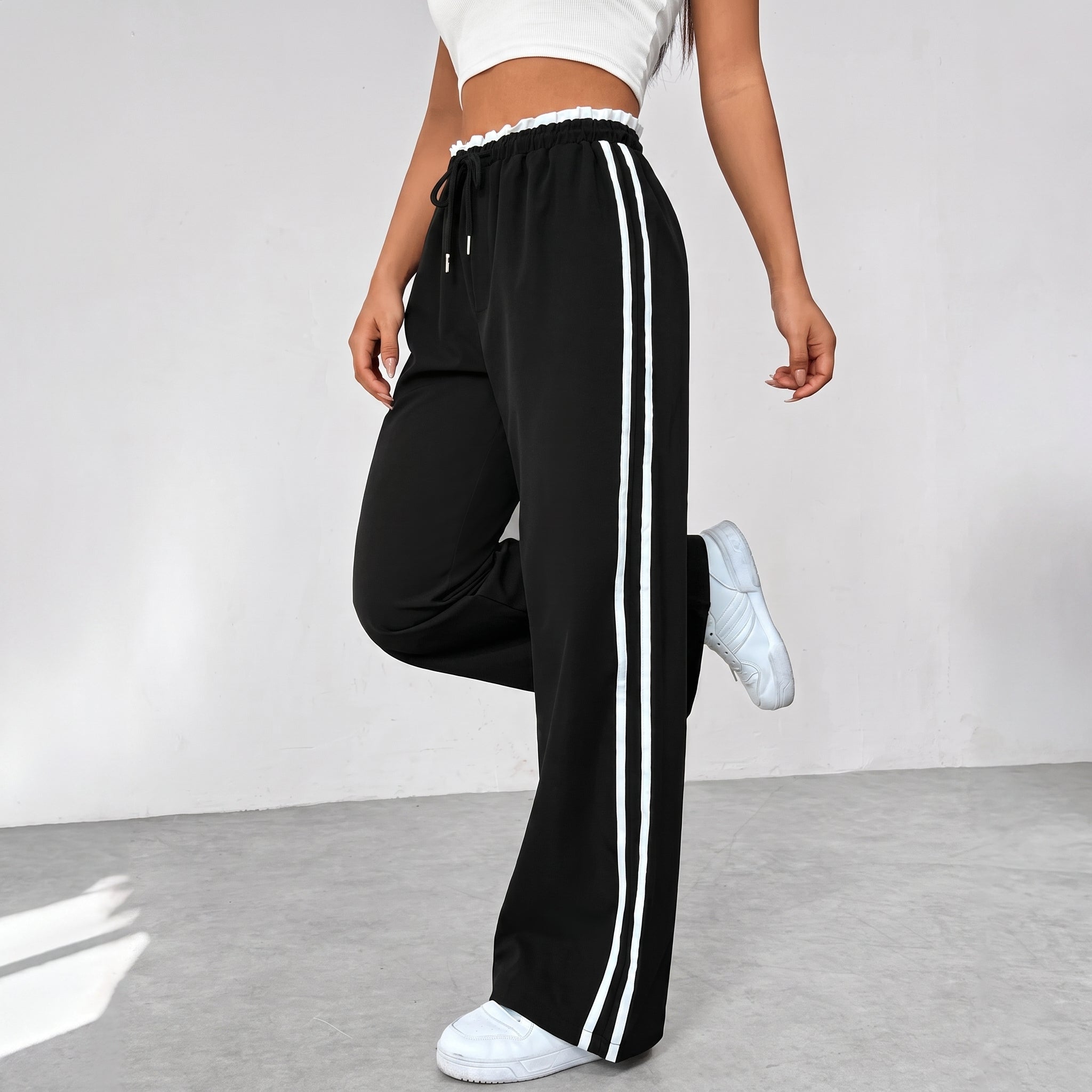 Beatrice - Women's High-Waisted Wide-Leg Joggers - Joggers - Black - Davies & Cooper