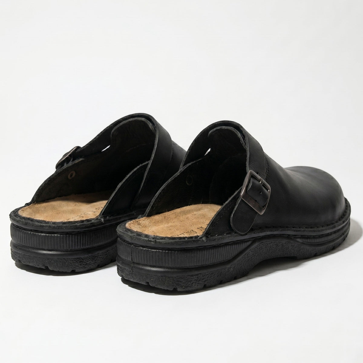 Benjamin – Elegant Orthopaedic Clogs – Slip-Resistant, Padded Sole - Shoes - Black - Davies & Cooper