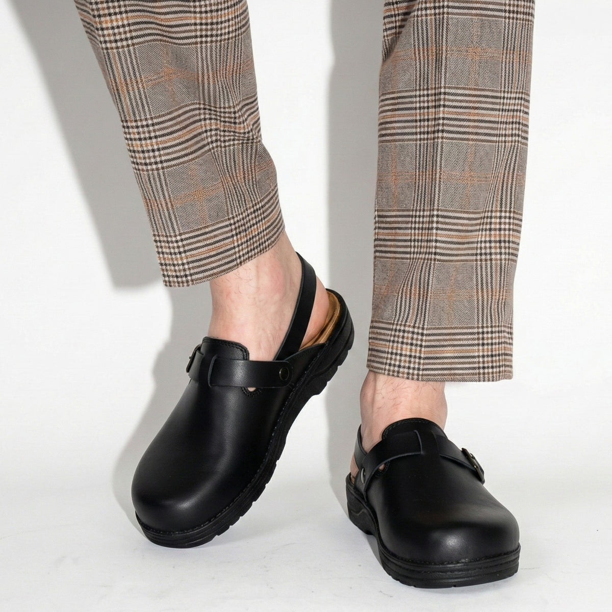 Benjamin – Elegant Orthopaedic Clogs – Slip-Resistant, Padded Sole - Shoes - Black - Davies & Cooper
