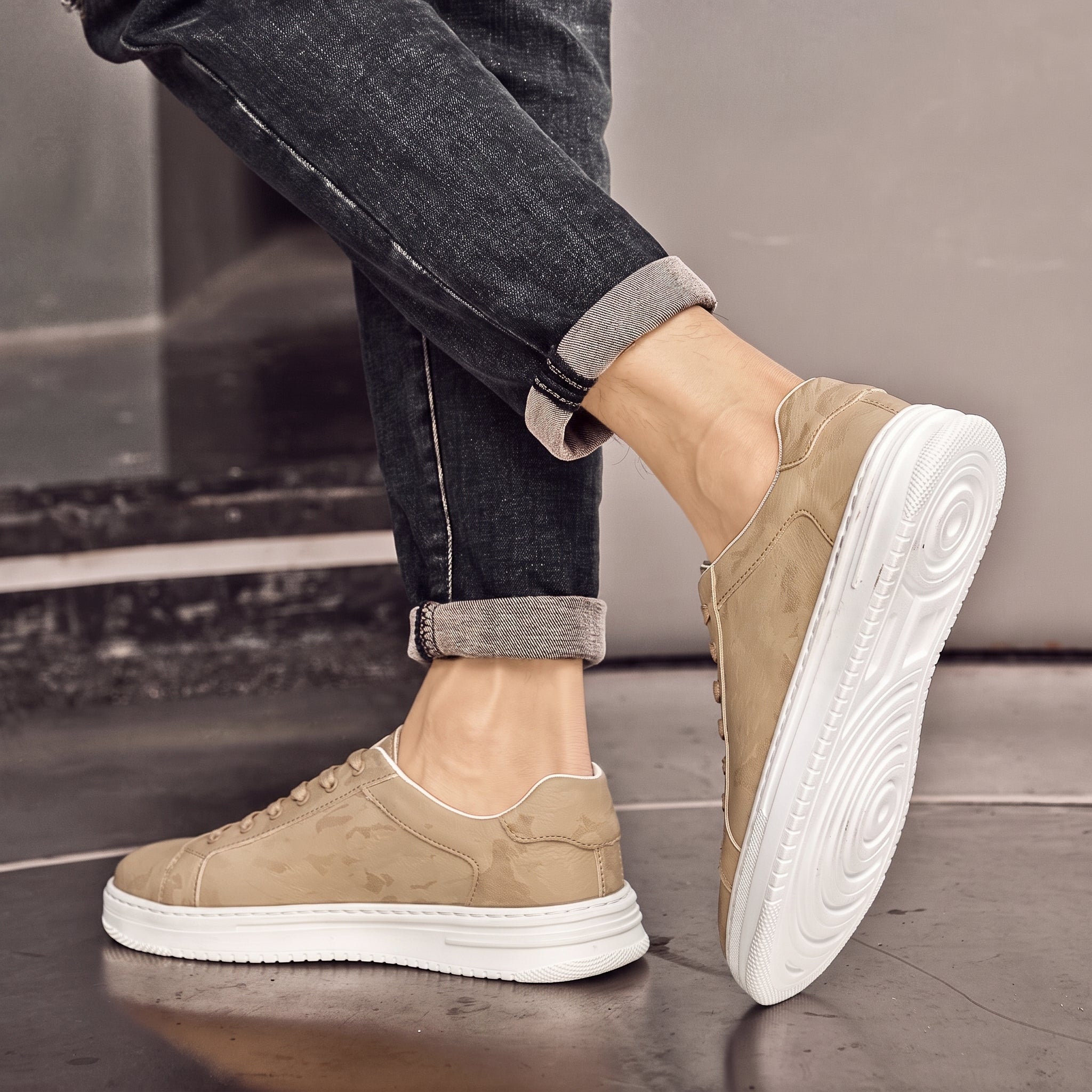 Charlie - Men's Low-Top Lace-Up Trainers with Textured Panel - Sneakers - Beige - Davies & Cooper