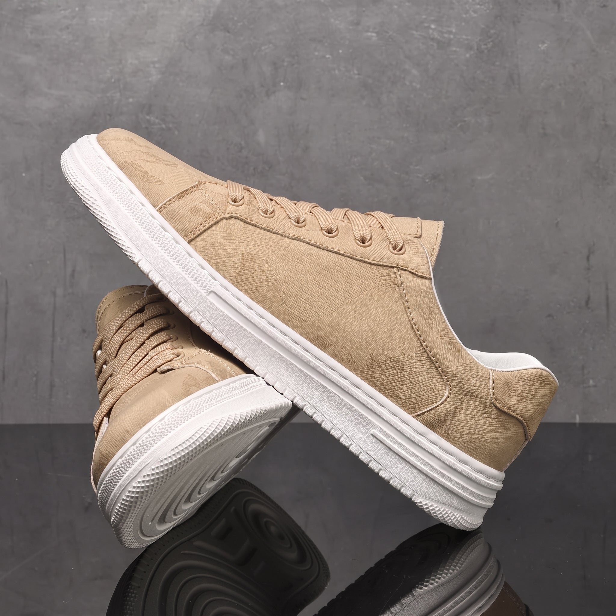 Charlie - Men's Low-Top Lace-Up Trainers with Textured Panel - Sneakers - Beige - Davies & Cooper
