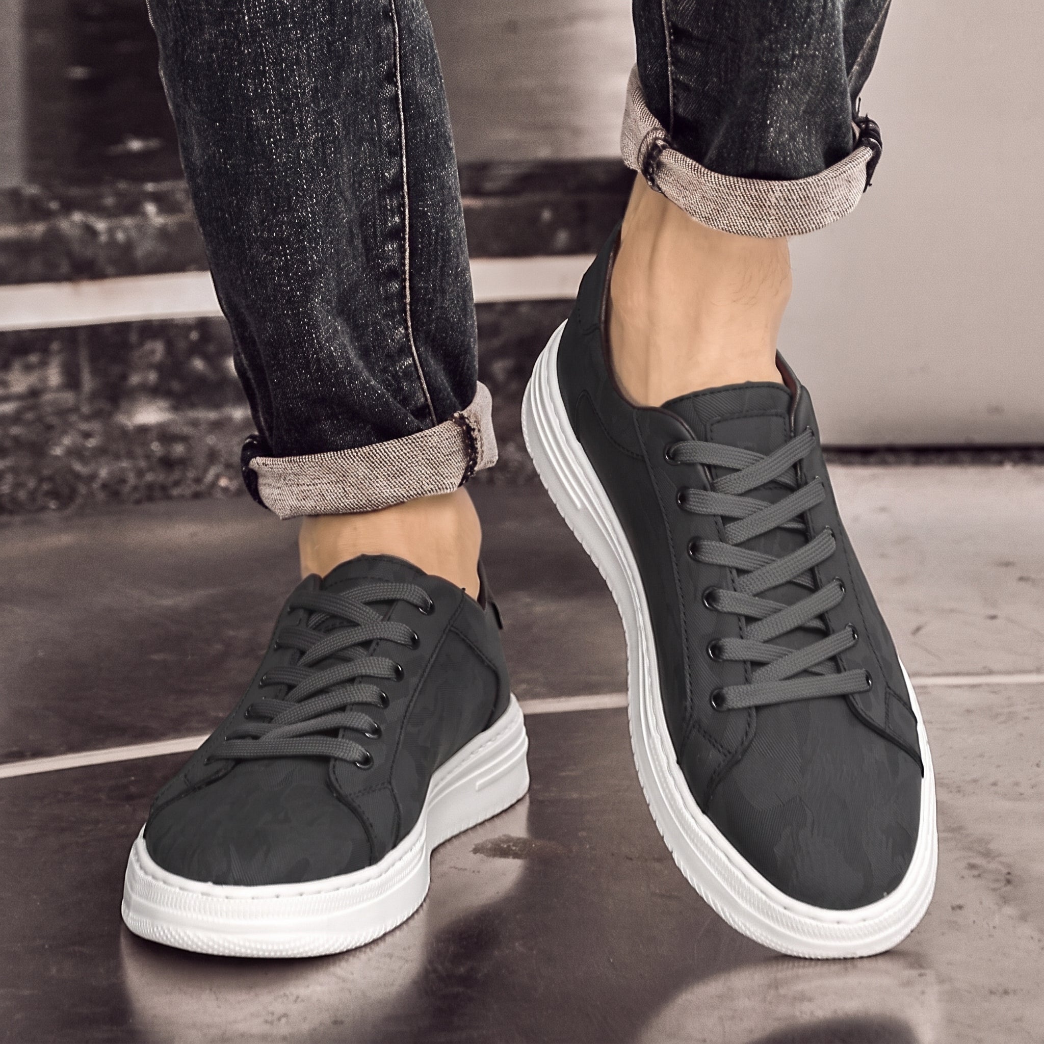 Charlie - Men's Low-Top Lace-Up Trainers with Textured Panel - Sneakers - Black - Davies & Cooper