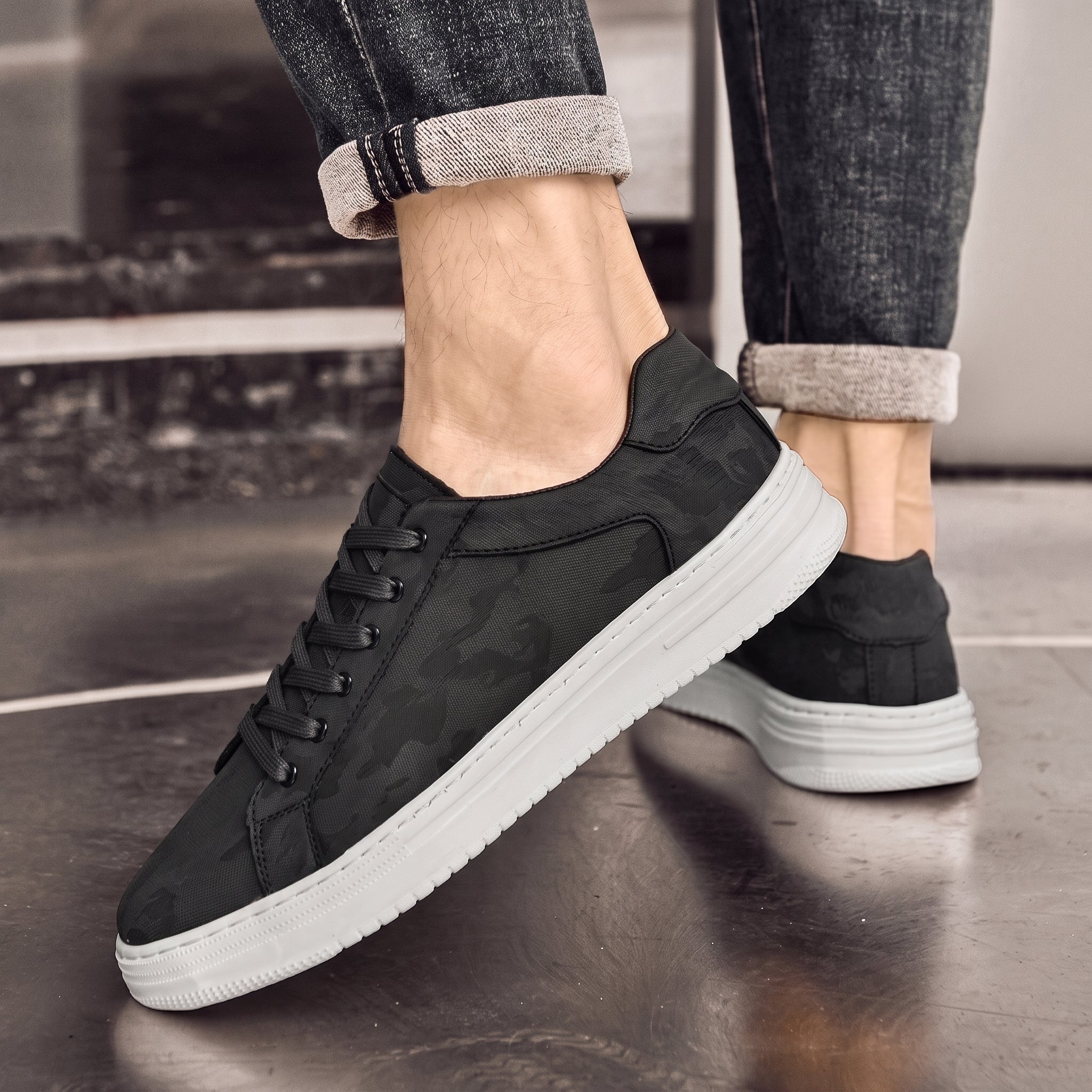 Charlie - Men's Low-Top Lace-Up Trainers with Textured Panel - Sneakers - Black - Davies & Cooper