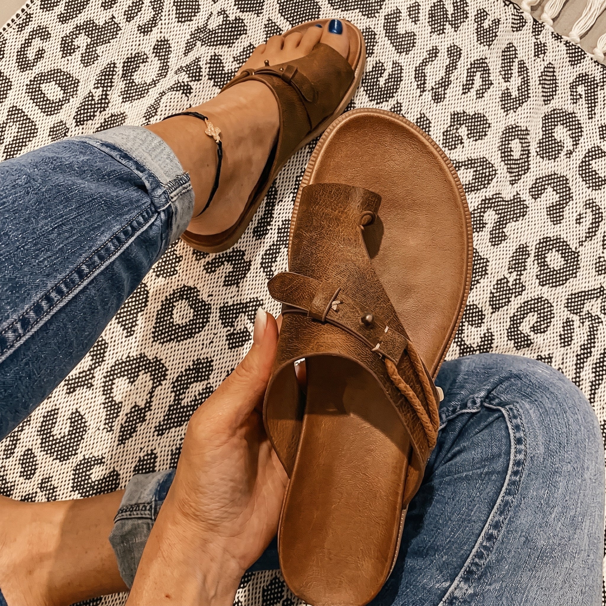 Fiona - Women's Orthopaedic Toe-Ring Flat Sandals - Sandals Women - Brown - Davies & Cooper