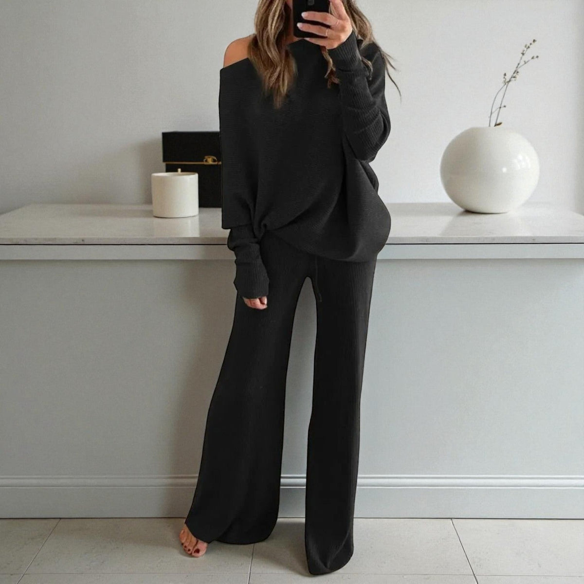 Harper - Two-Piece Lounge Set in Relaxed Fit - Outfit Sets - Black - Davies & Cooper