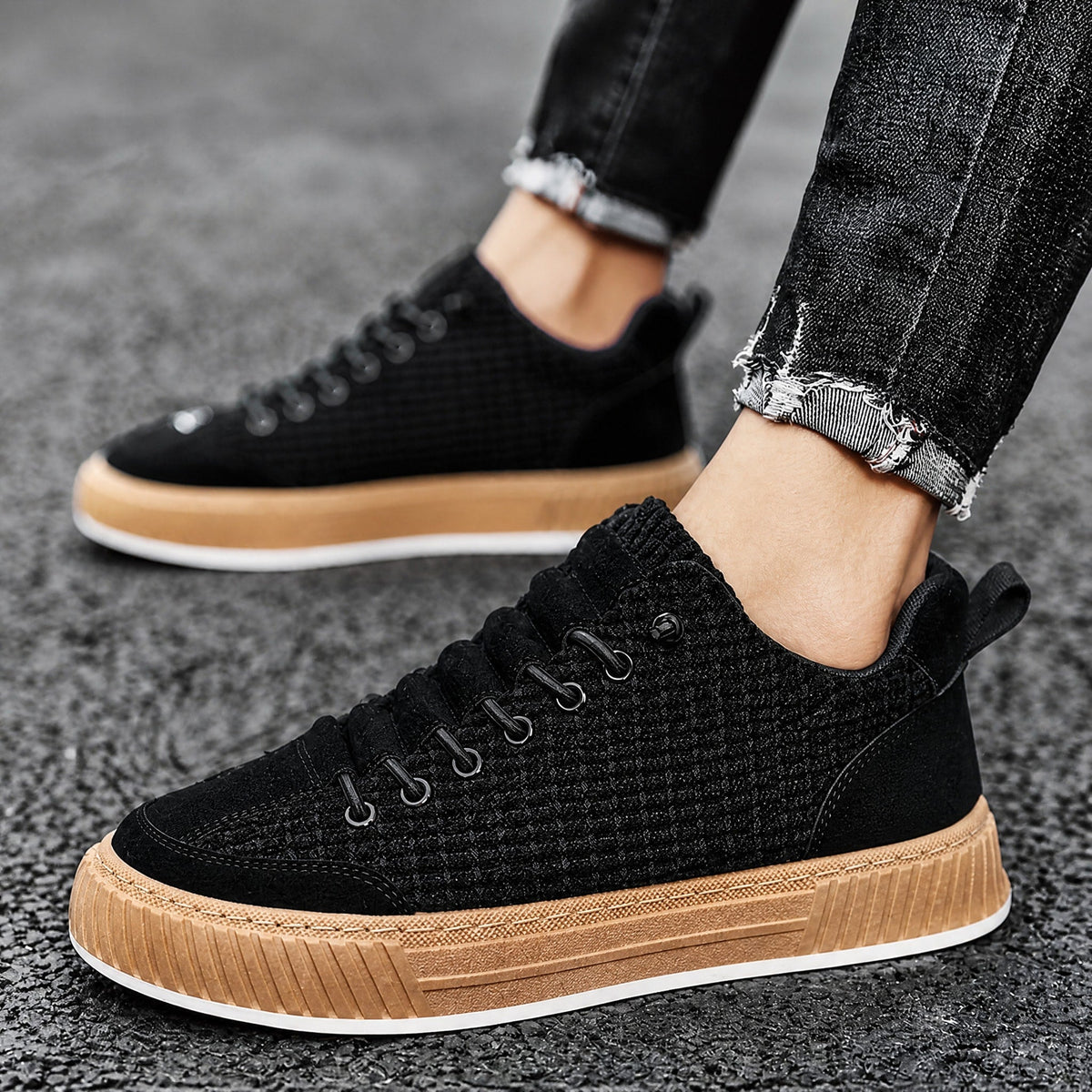 James - Men's Low-Top Lace-Up Trainers with Quilted Panel Design - Sneakers - Black - Davies & Cooper