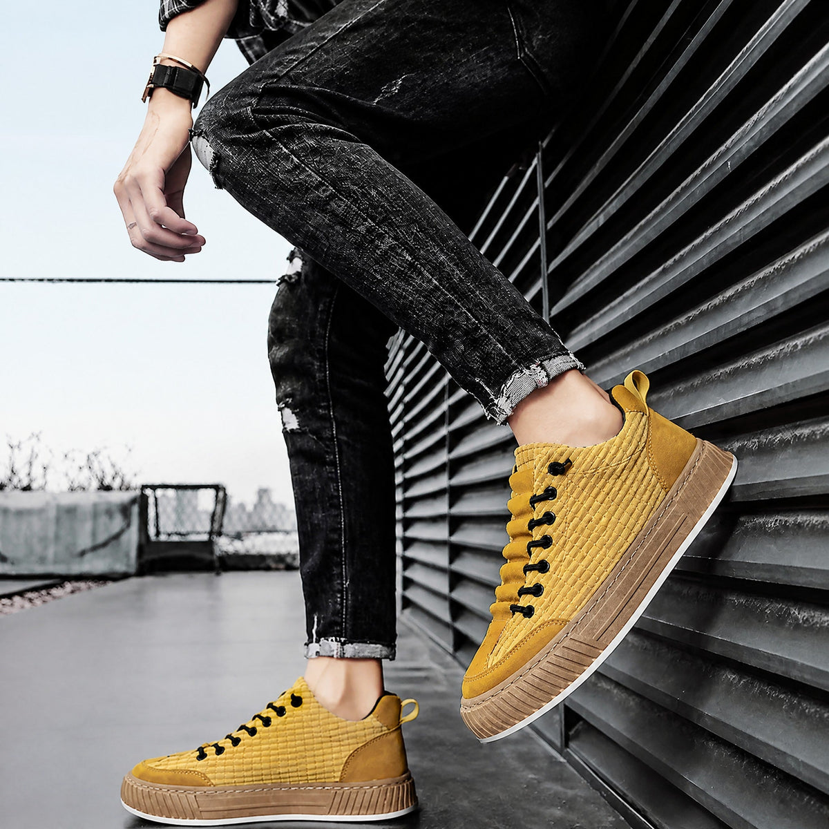 James - Men's Low-Top Lace-Up Trainers with Quilted Panel Design - Sneakers - Camel - Davies & Cooper