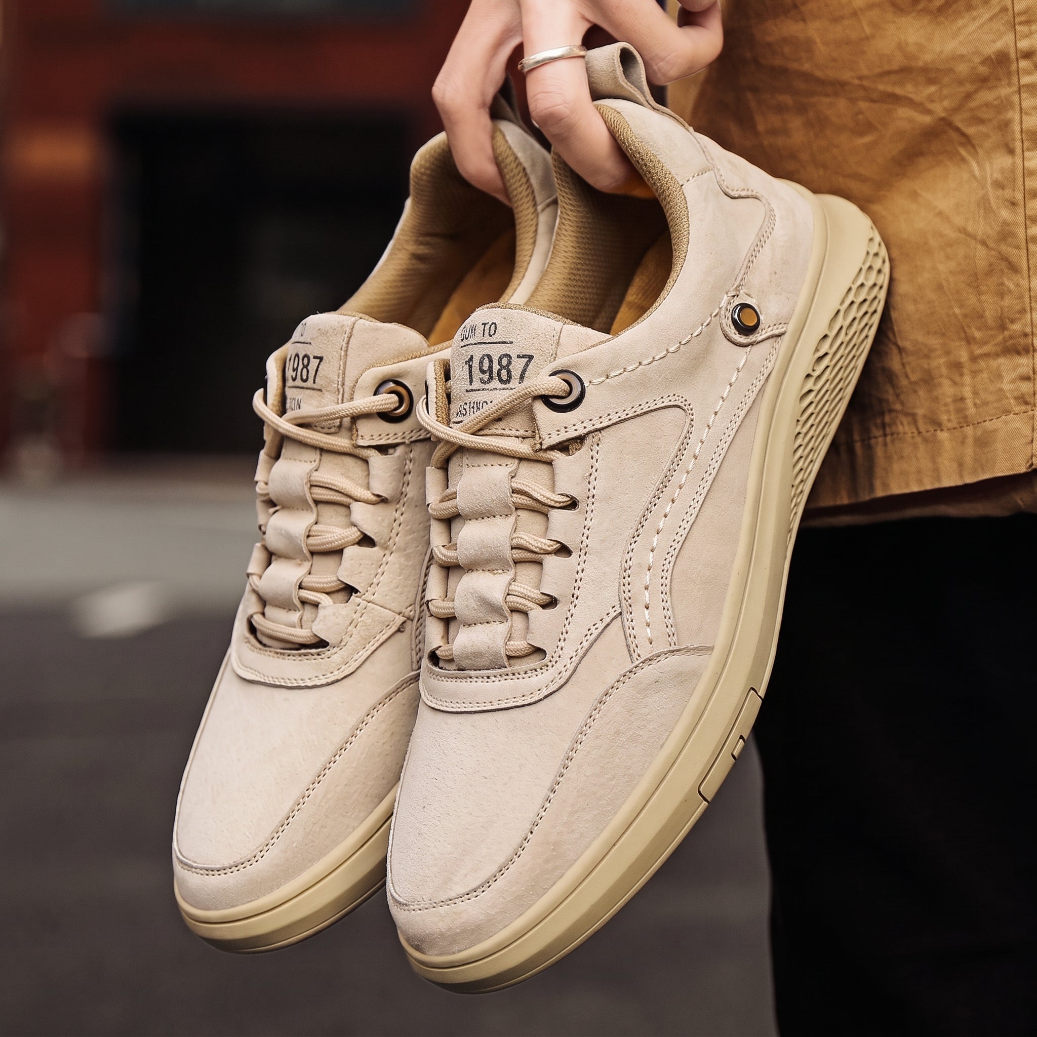 Oliver - Men's Low-Top Lace-Up Trainers with Stitched Panels - Sneakers - Beige - Davies & Cooper