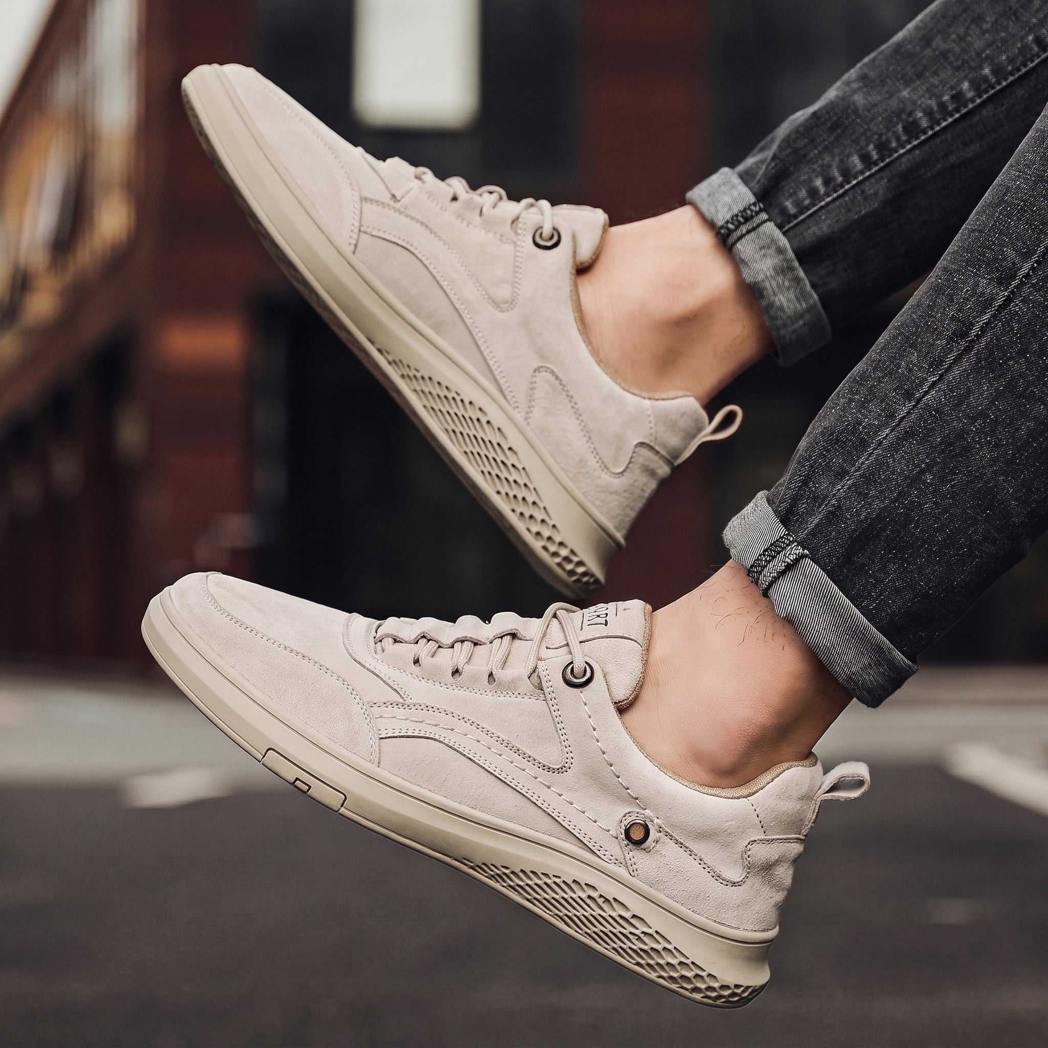 Oliver - Men's Low-Top Lace-Up Trainers with Stitched Panels - Sneakers - Beige - Davies & Cooper