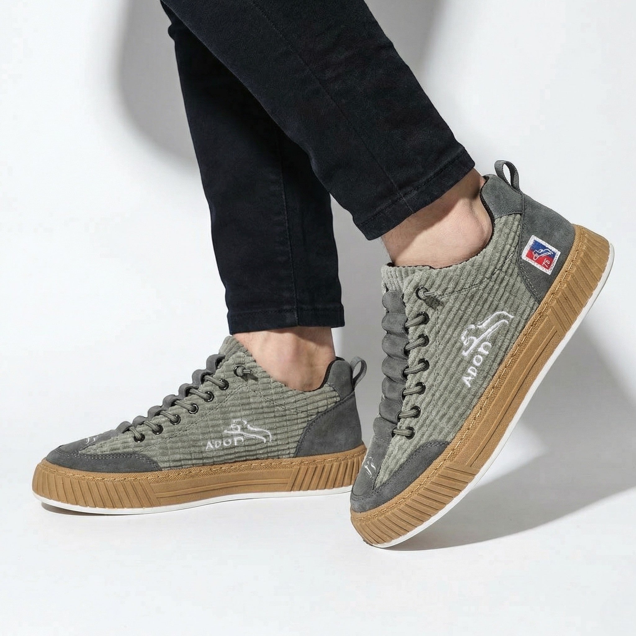 Ryan - Men's Textured Low-Top Trainers