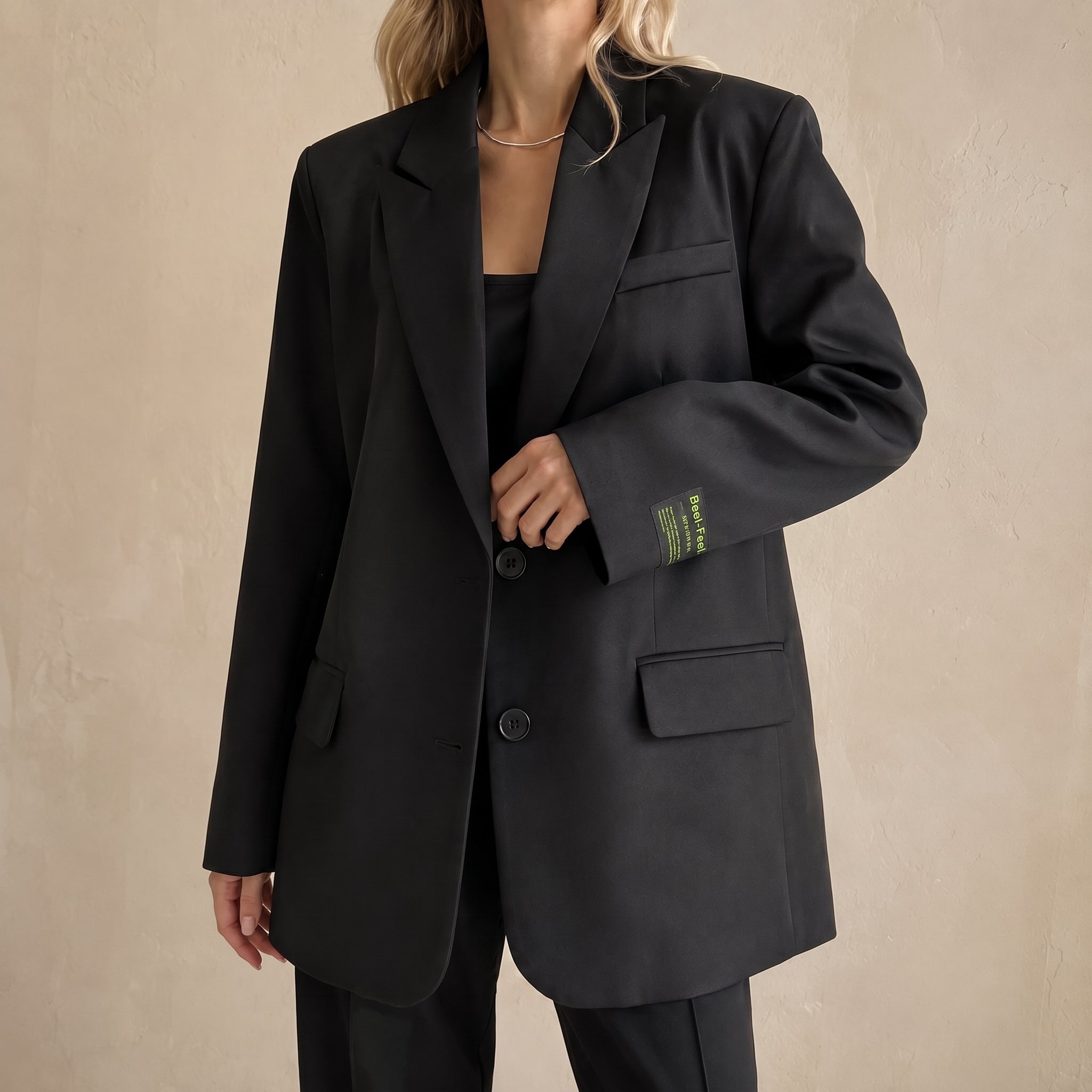 Sarah - Women's Oversized Single-Breasted Blazer with Notched Lapel - Blazers - Black - Davies & Cooper