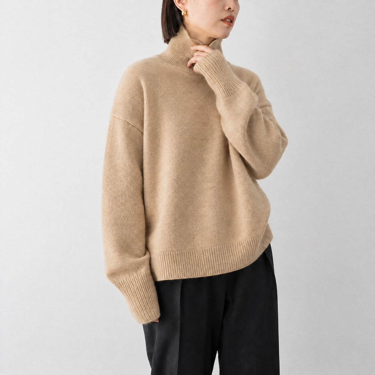 Sophie - Women's Oversized Turtleneck Jumper with Ribbed Cuffs - Sweaters - Khaki - Davies & Cooper