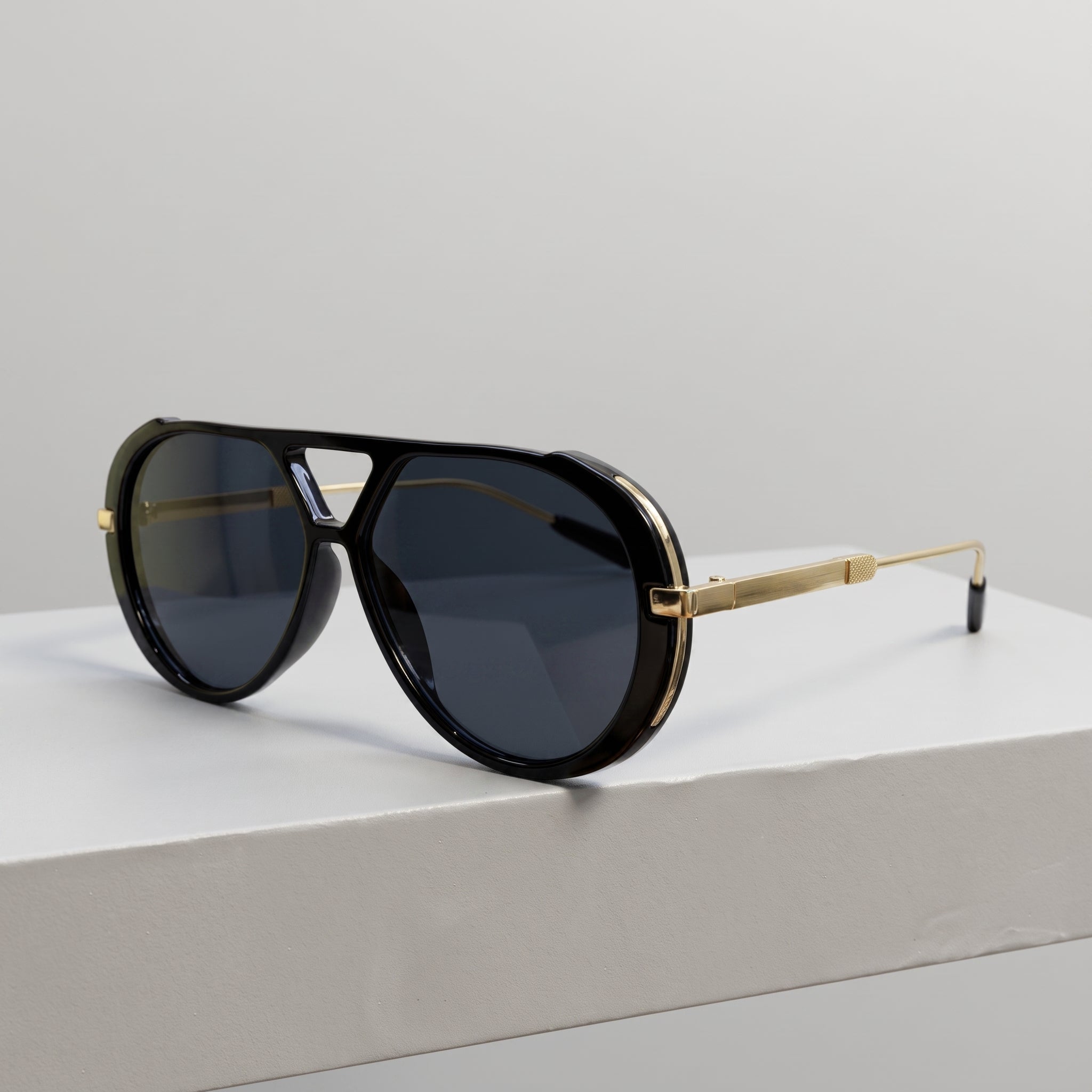 Sophie - Women's Retro Tortoiseshell Frame Gradient Sunglasses - Sunglasses - Black - Davies & Cooper