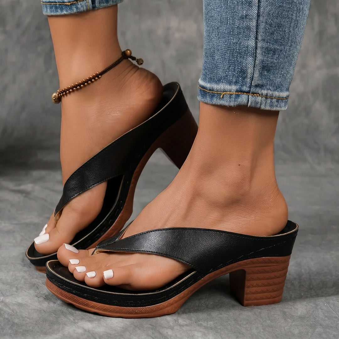 Tara - Women's Toe Post Block Heel Sandals - Sandals - Black - Davies & Cooper