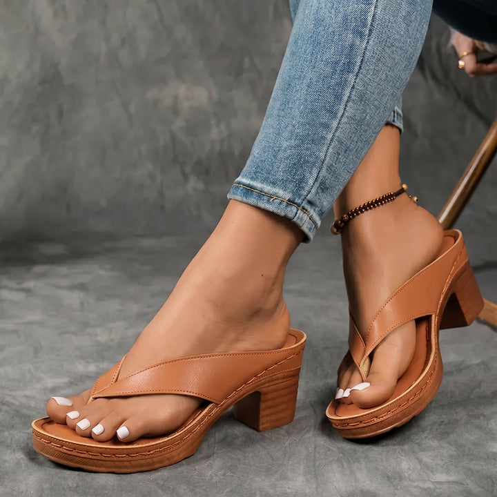 Tara - Women's Toe Post Block Heel Sandals - Sandals - Brown - Davies & Cooper